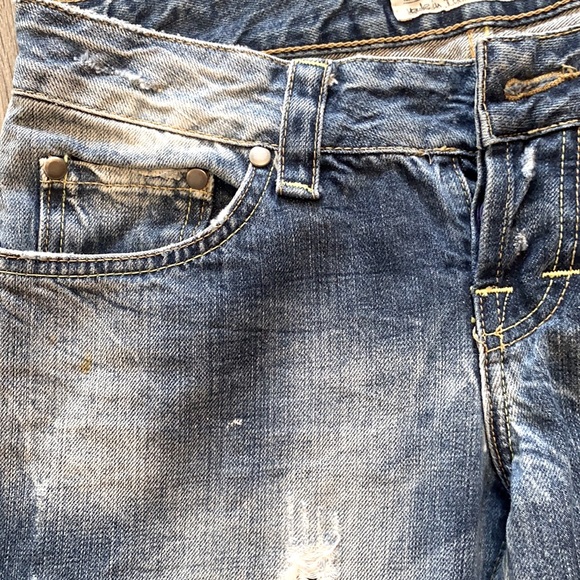 Woman’s ZARA Distressed Light Wash Jeans - Picture 2 of 10